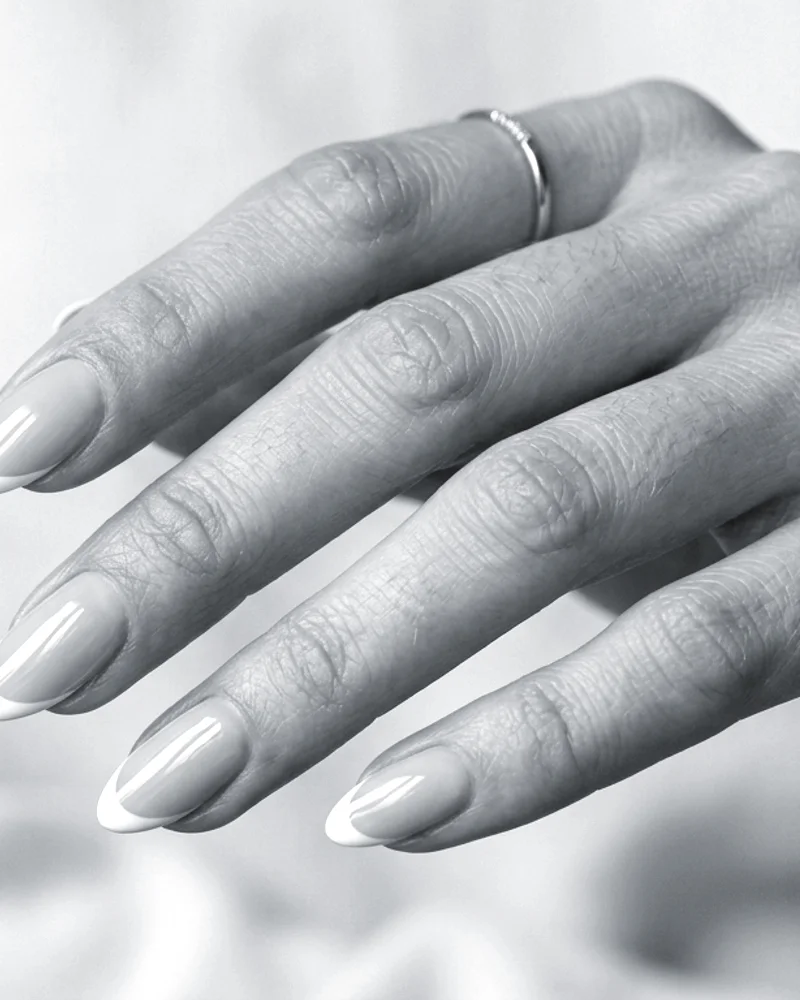Mirror Nails Style 4: Minimalist Graphic Lines