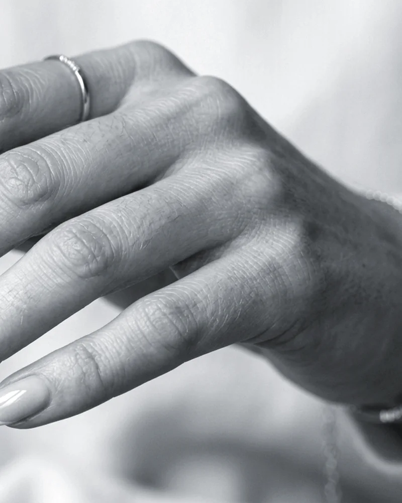 Silver Nails Style 1: Classic Elegance